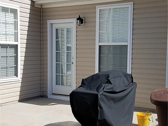 2nd image of 3827 Raintree Dr
