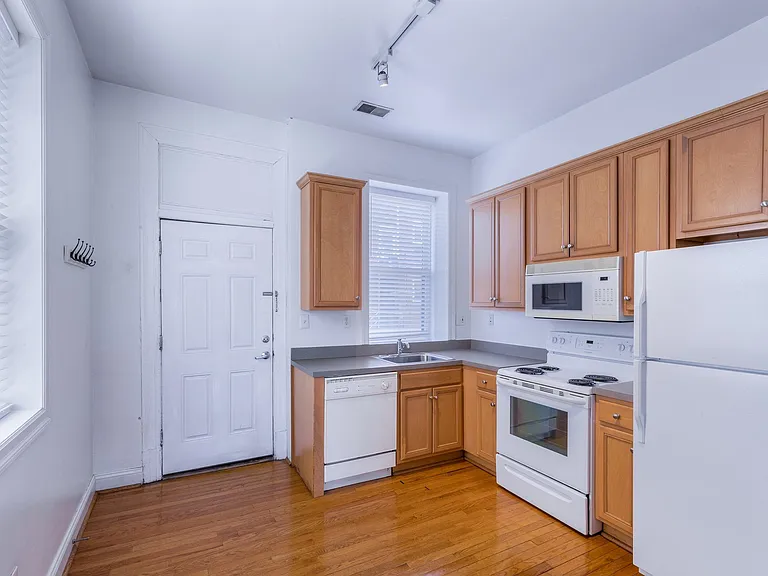 401 Euclid — Photo 11