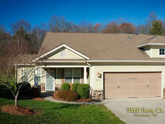 Quiet cul-de-sac with woods