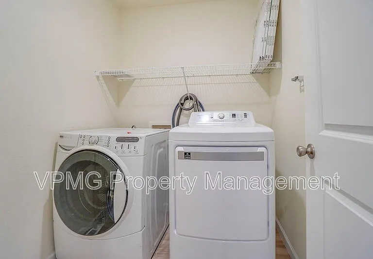 1423 W 16th Ave — Photo 21