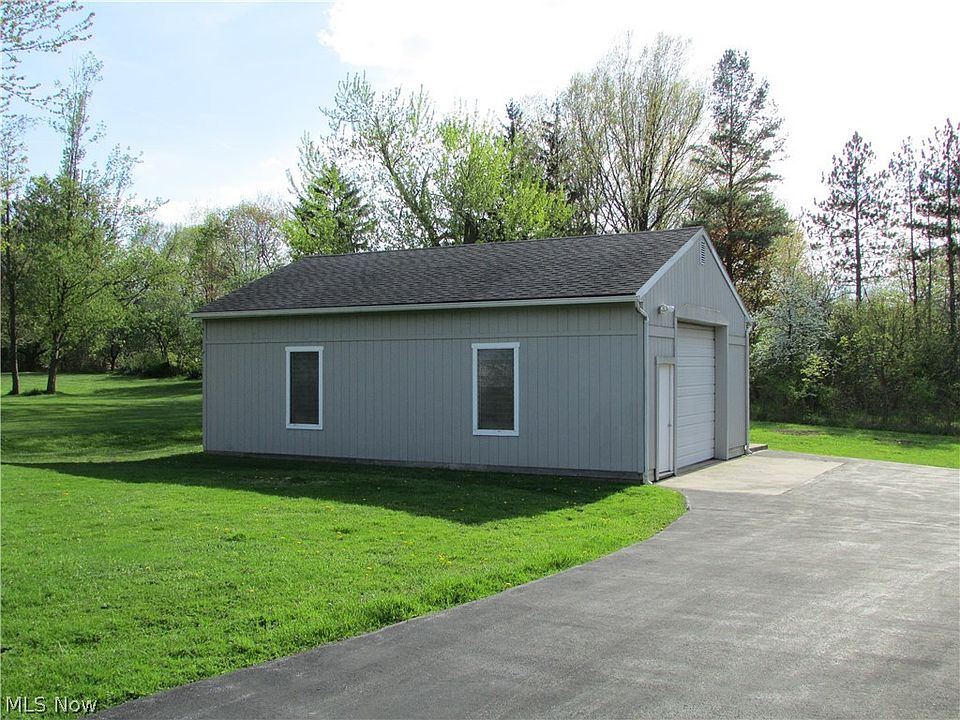 2nd image of 2828 Fairview Rd