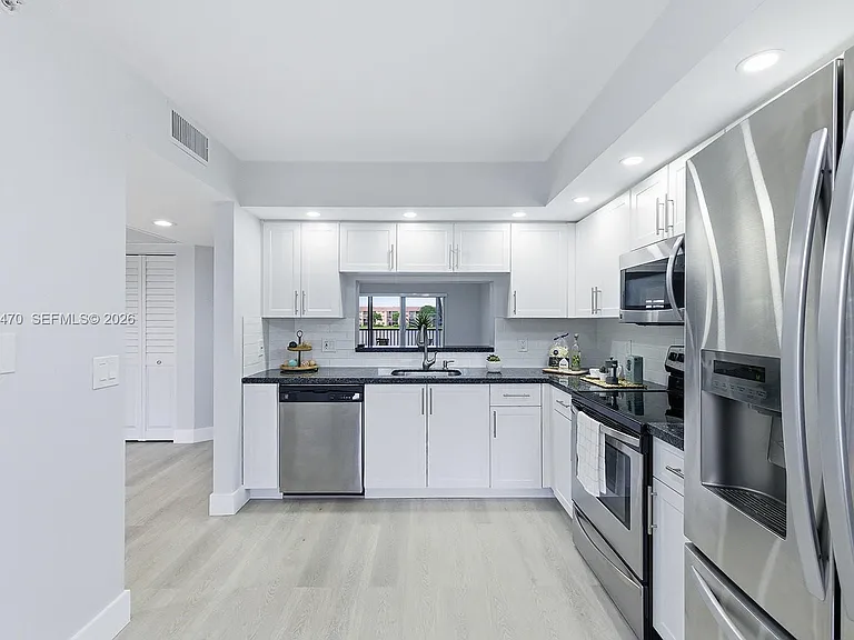 550 SW 138th Ave #206K — Photo 3