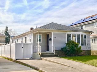 79-18 264th St, Glen Oaks, NY 11004