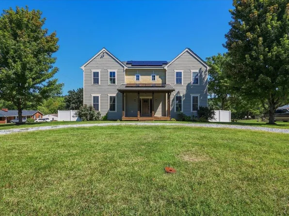 179 Crestview Dr, Rustburg, VA 24588