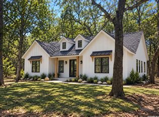 729 County Road 664, Devine, TX 78016