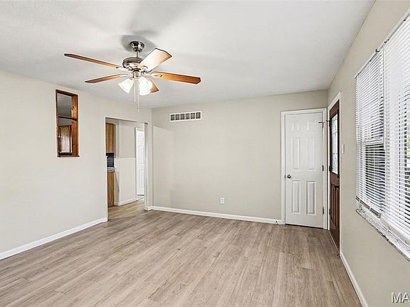 3rd image of 1845 Violet Dr