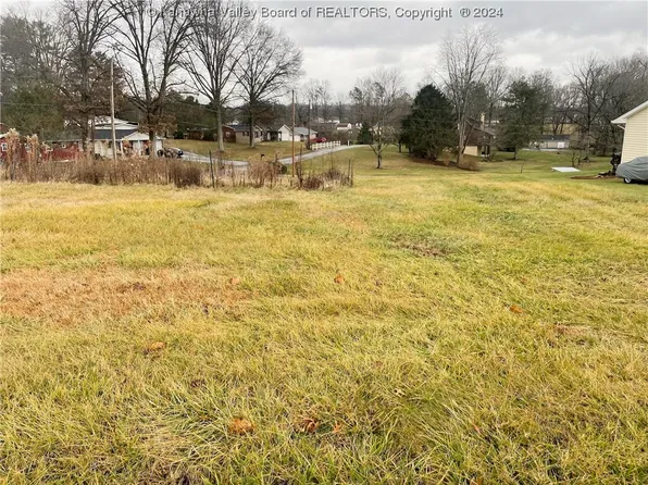 123 Sunnybrook Dr, Hurricane, WV 25526