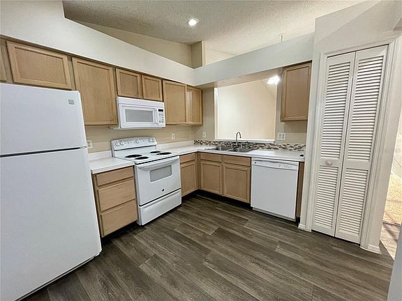 5th image of 13348 Fairway Glen Dr APT 202