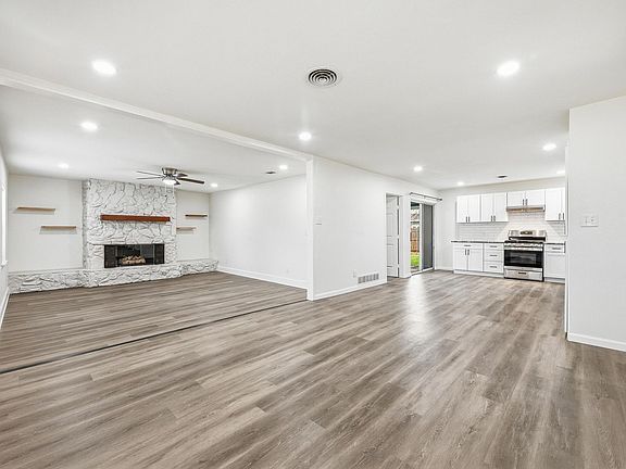 3rd image of 700 W Cedar St