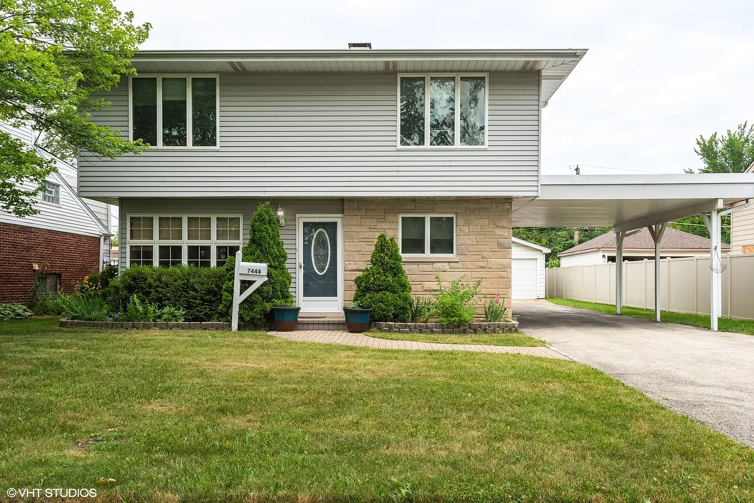 7444 Lake St photo 1