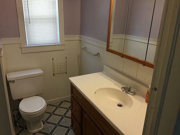 3rd image of 154 Christiana St