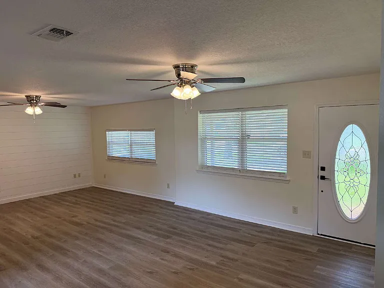 218 Rose Marie Ln SW — Photo 2
