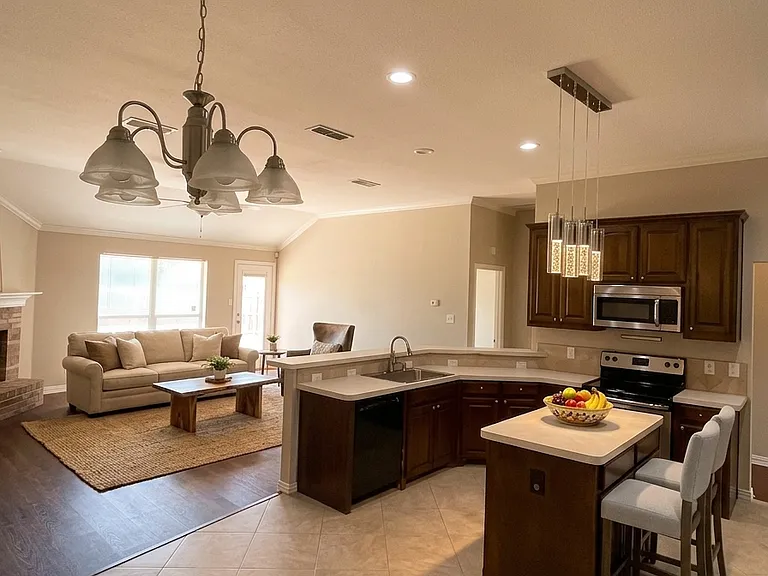 1919 Lennox Ln — Photo 13