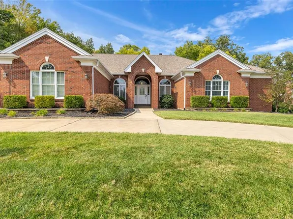 35 Woodmere Cir, Saint Charles, MO 63303