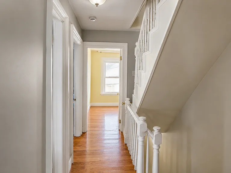 27 Franklin Ave — Photo 14