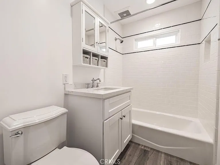 555 N Olive St #B — Photo 5