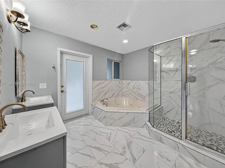 2801 Coral Shores Dr — Photo 7