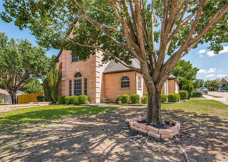 1st image of 744 W Park Ct