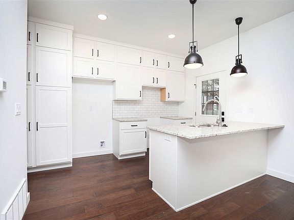 3rd image of 428 N Superior St #6