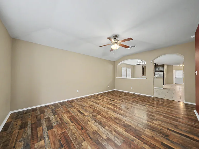 4907 Bayer Hollow Dr — Photo 9