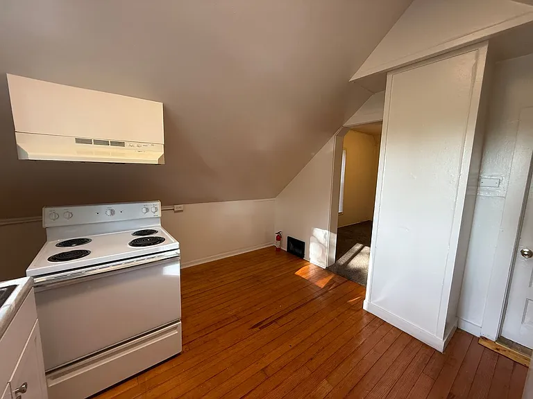 1207 & 1207-1/2 Lansing Ave — Photo 15
