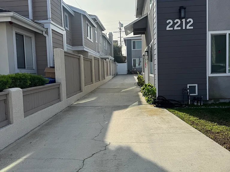 2212 Voorhees Ave. — Photo 9