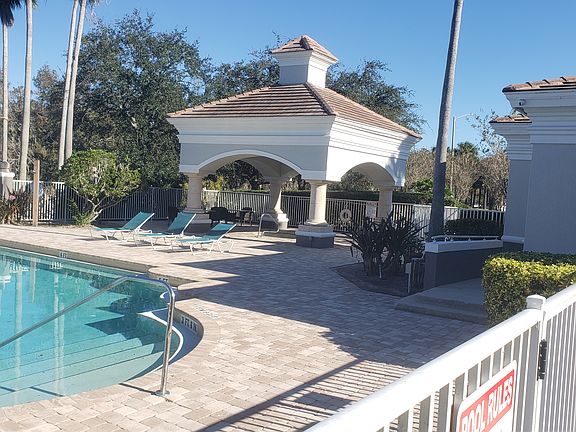 4th image of 13941 Fairway Island Dr APT 722