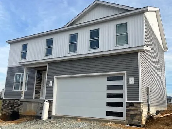12192 Redhawk Dr, Waynesboro, PA 17268