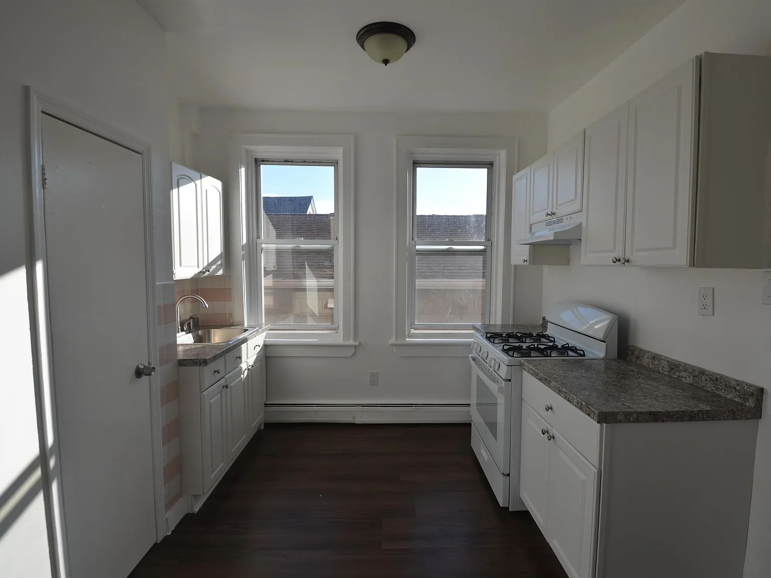 1 bed, 1.0 bath, $1,600 — Photo 2