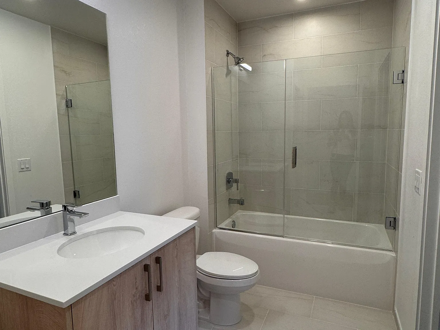 1 bed, 803 sqft, $3,080 — Photo 4