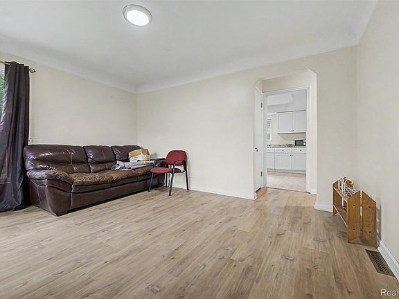 5th image of 6100 Faust Ave