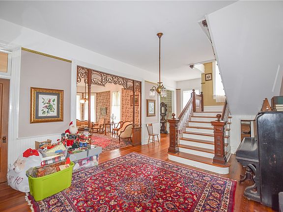 24th image of 507 N Main St