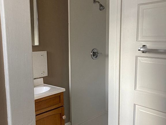 4th image of 619 W Howard St APT 2