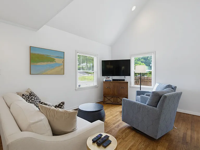 2212 Rumson Rd — Photo 10