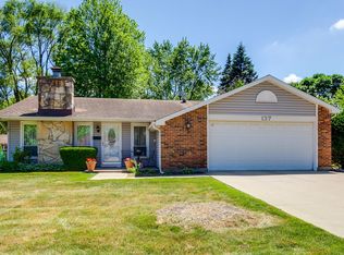 137 E Cunningham Dr, Palatine, IL 60067