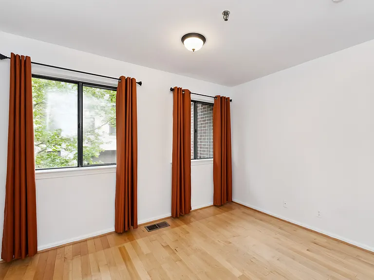 3246 Grace St NW — Photo 15