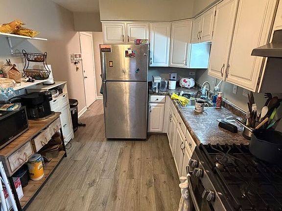 3rd image of 170 E Lake St APT 101