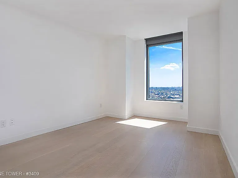 3 Court Sq #3409 — Photo 4