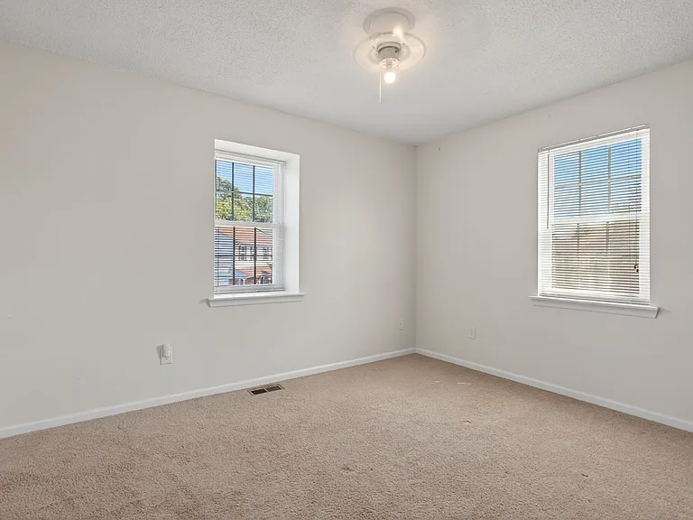4718 Greenlaw Dr — Photo 22