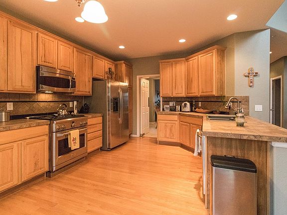 5th image of 15021 Josephine St