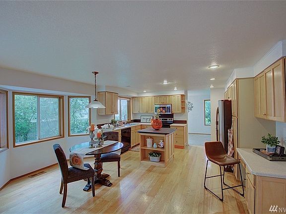 3rd image of 1506 Woodard Ct NW