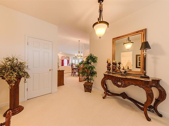 5th image of 38 Hampton Place Ct