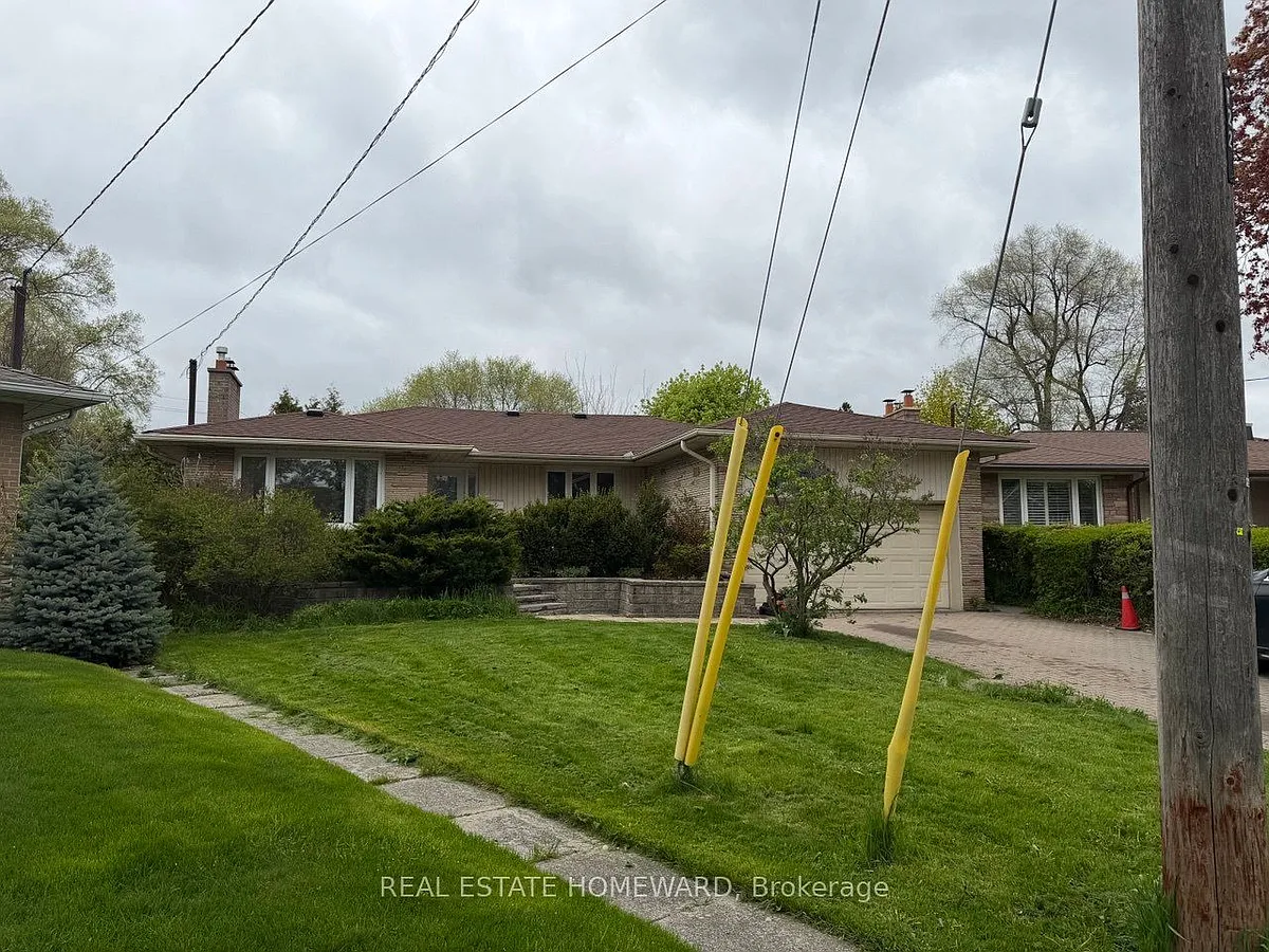 Building Photo - 22 Whitelock Cres #MAIN