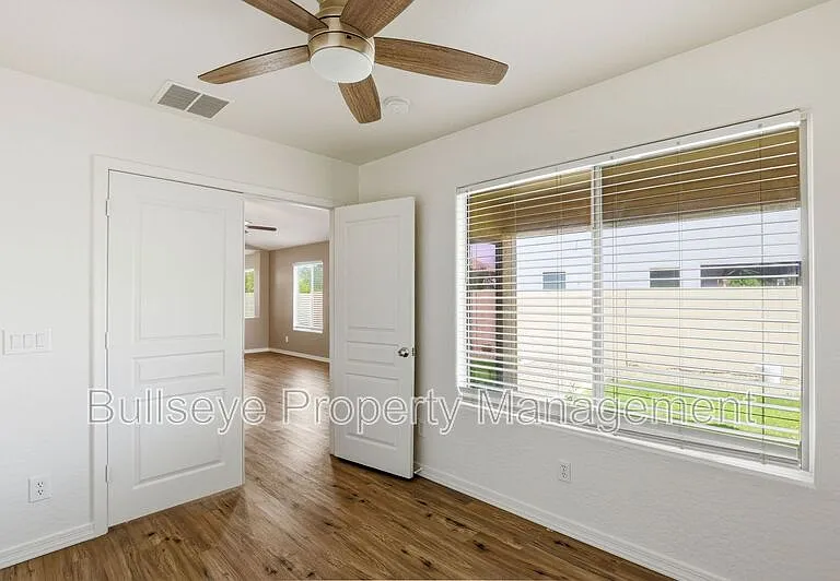 21069 N Jocelyn Ln — Photo 8