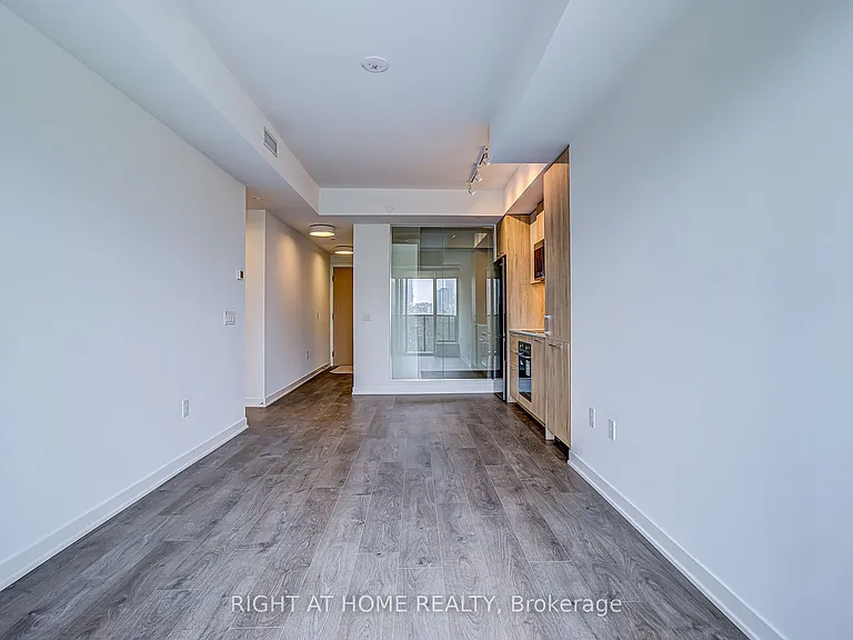 10 Oak St #907 — Photo 9