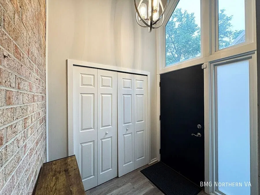 Relaxing 3 Bed 2.5 Bath Townhome In Serene Forest Edge — Photo 4
