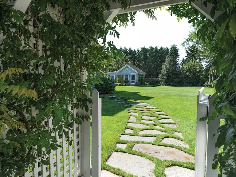 409 Bridge Ln — Photo 4