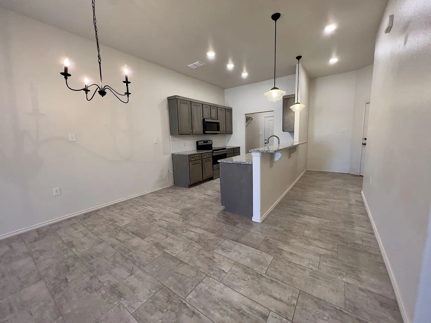 Move-In Special: Beautiful 2-Bedroom Townhome In Frenship Isd — Photo 2