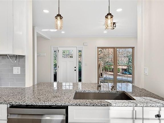 3rd image of 2918 Highland Dr SE