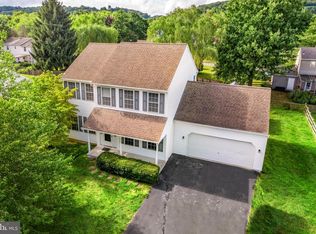 118 Stonebridge Ln, Downingtown, PA 19335